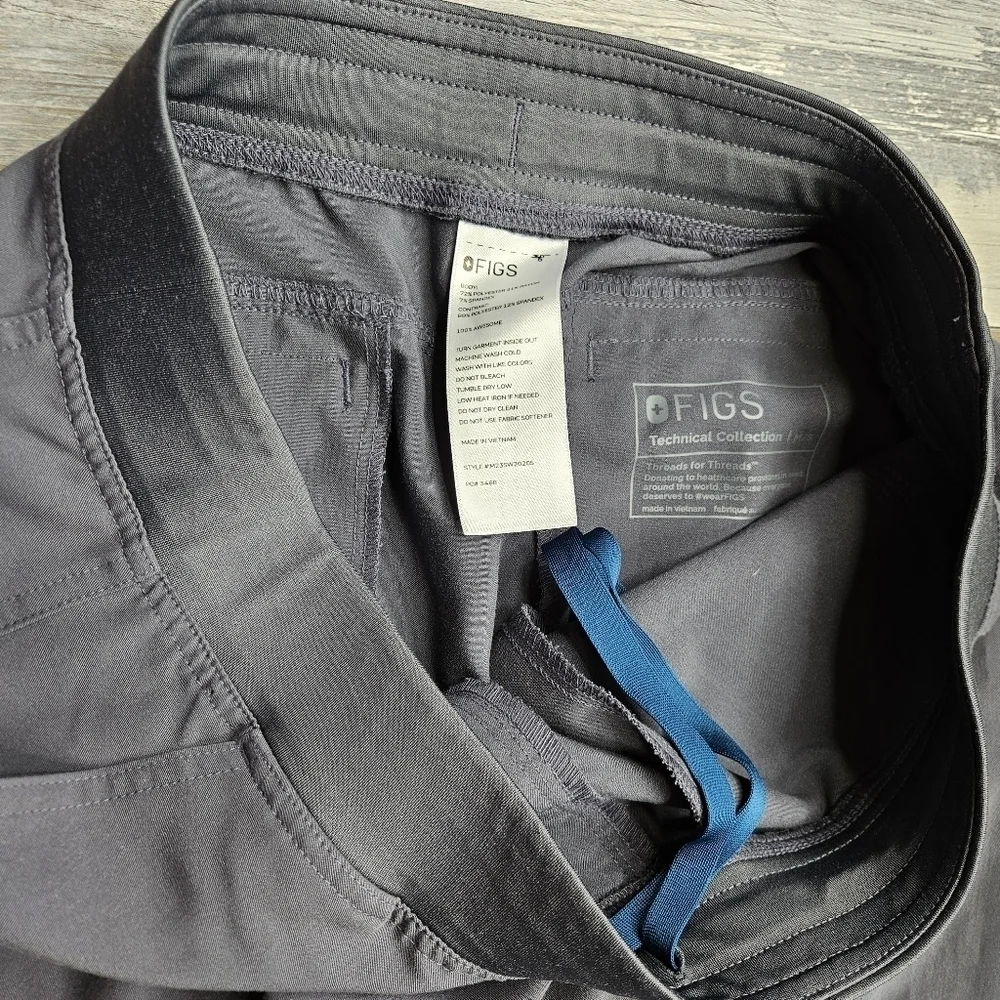 FIGS Men's Small Scrub Pants Grey